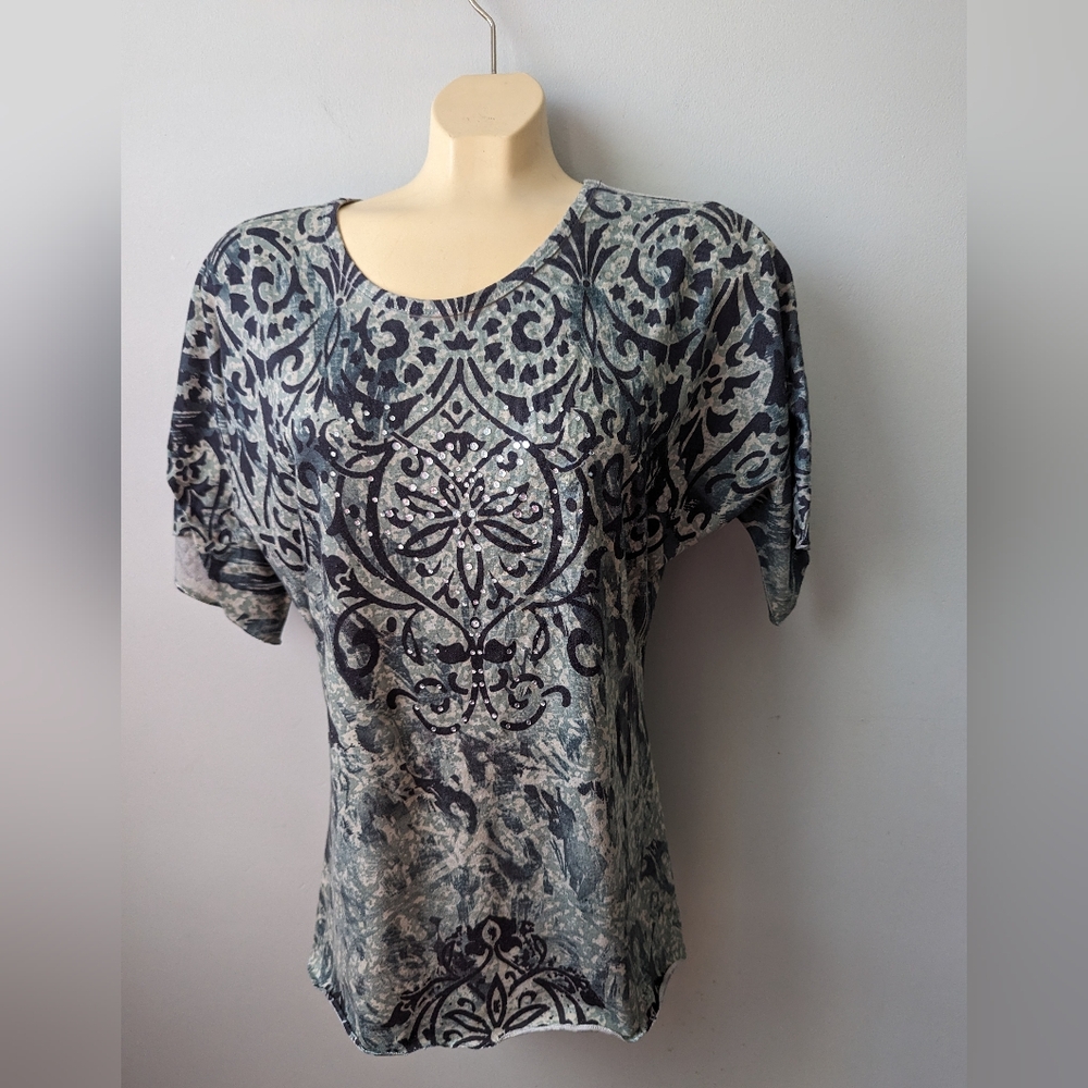 Jane Ashley Top size M Gray with Black  swirl design throughout front & back